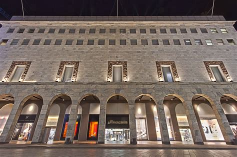 louis vuitton duomo milano.